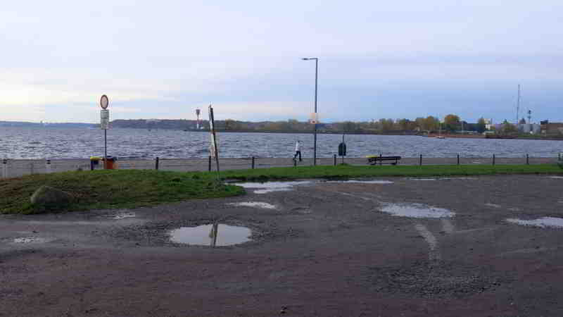 Wieder keine Angler und keine Schuppe von Heringen am Tiessenkai am 01.11.2025