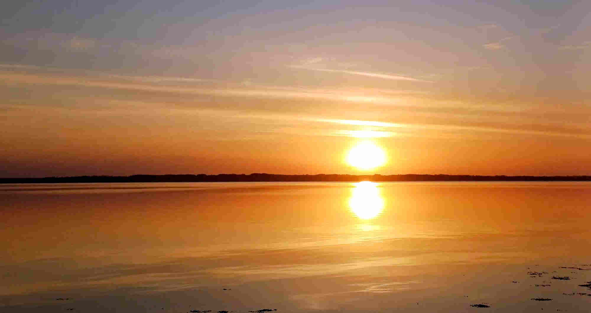 &copy Günni; Auch eine  doppelte Sonne bringt am  27. April 2026 keine Hornhechte ans Licht