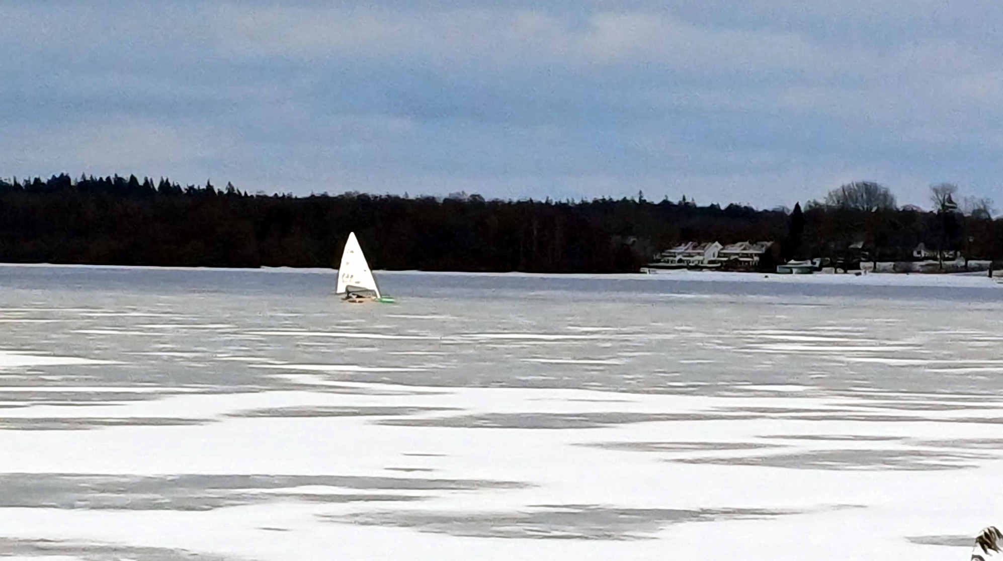 &copy; Günni  Statt Heringsangeln 2026 im Bereich Kiel: Eissegler am 14.02.2026 auf einem See