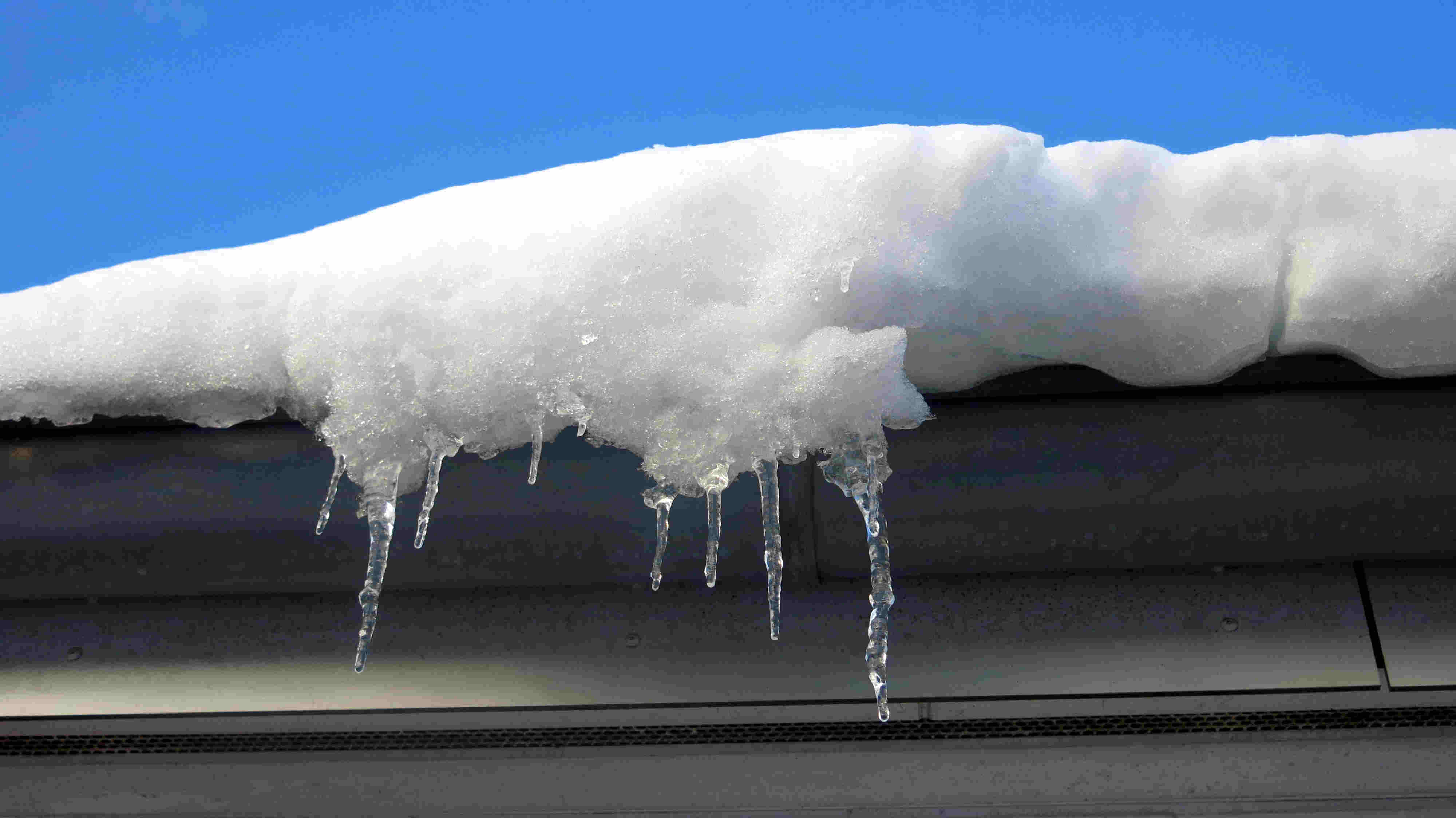 Statt Heringsangeln 2026 im Bereich Kiel:  Seit Tagen sind Eiszapfen zu sehen