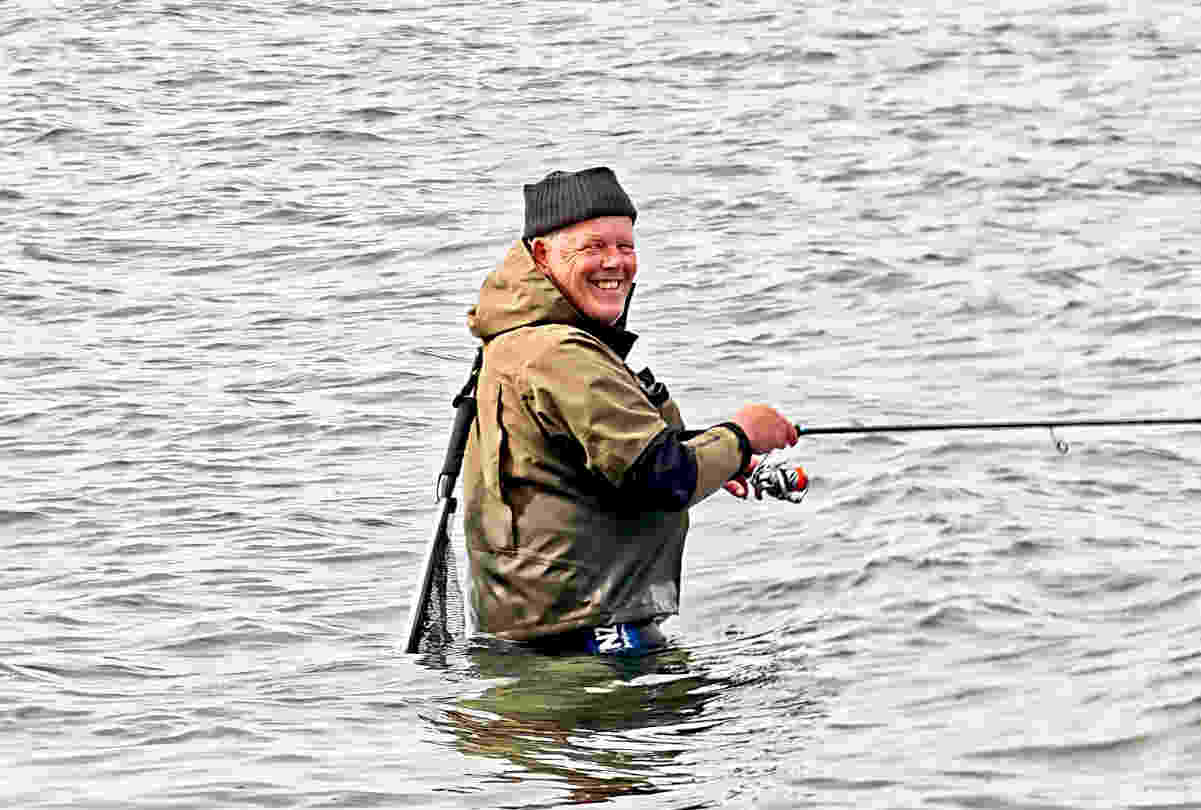 &copy; Hans Seeadler trifft unverhofft Günni beim Waten im Ooschen