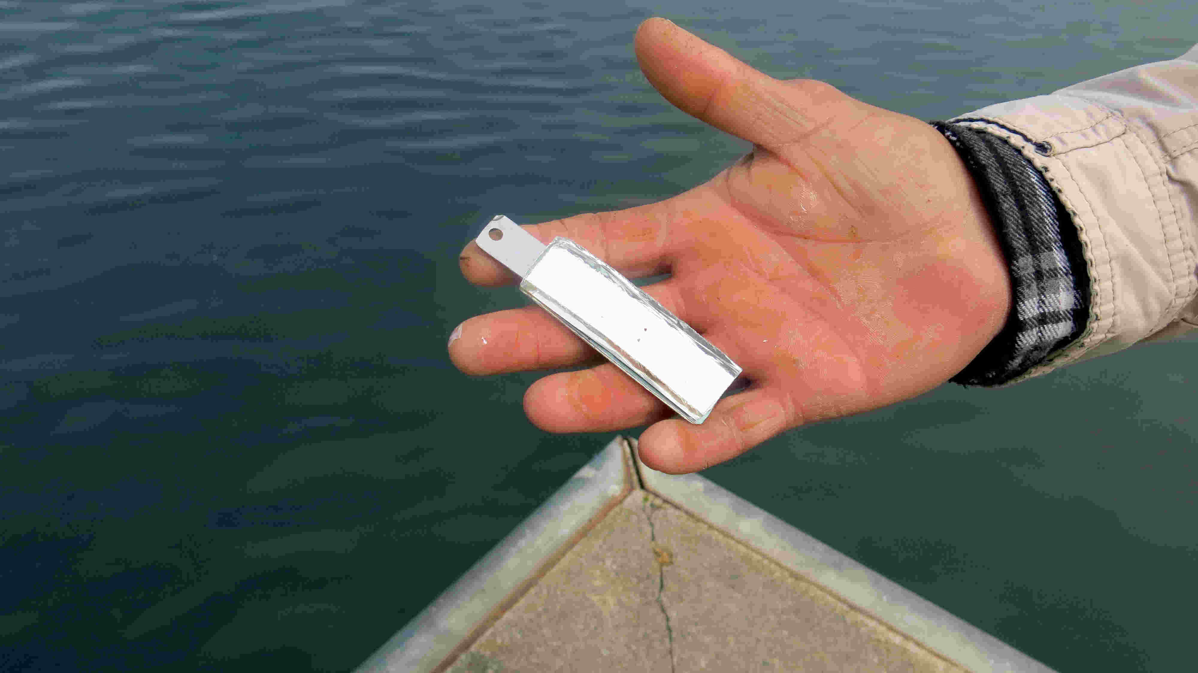 Besondere Beschwerung für ein Heringsvorfach im Hafen von Flensburg