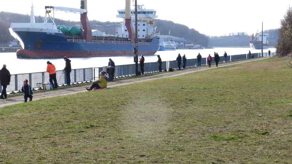 Heringsangeln am Kiel Kanal im März 2017
