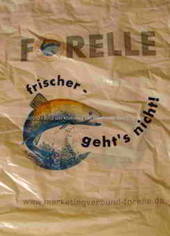 Plastiktüte bei der Jagd auf Hering in Kiel