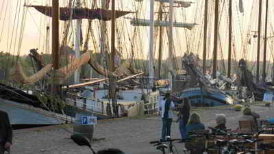 Segelschiffe im Dreierpack am Tiessenkai in Kiel